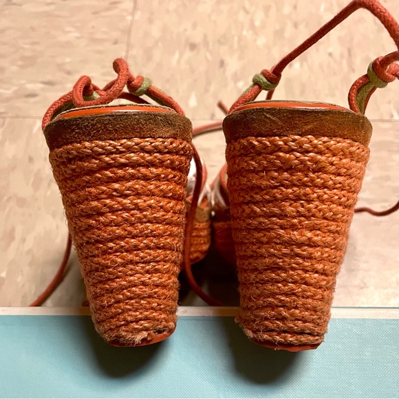 Exchange By Charles David 4” Platform Gladiator Strappy Wedge Sandal, Size 5.5 M - Picture 3 of 6